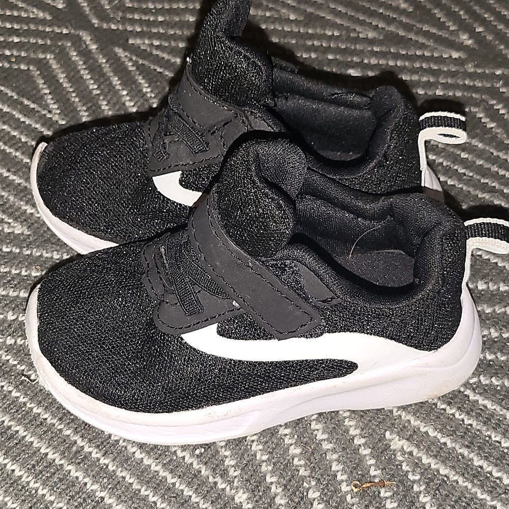 Black and White Sneakers by Wonder Nation Size 5 Toddler